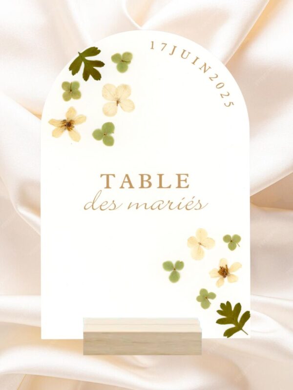 placement table des mariés fleurs pressées